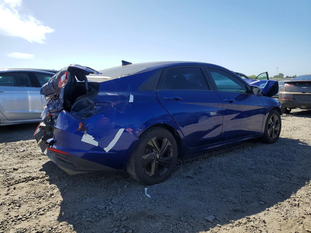 2021 Hyundai Elantra - Фото 3