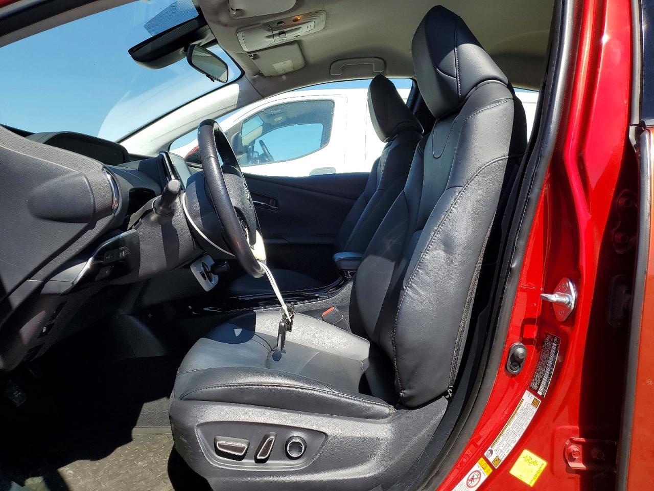 2017 Toyota Prius Prime Premium - Image 7