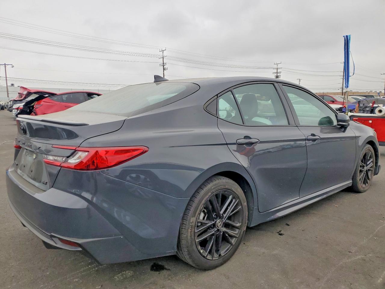 2025 Toyota Camry Se - Фото 3