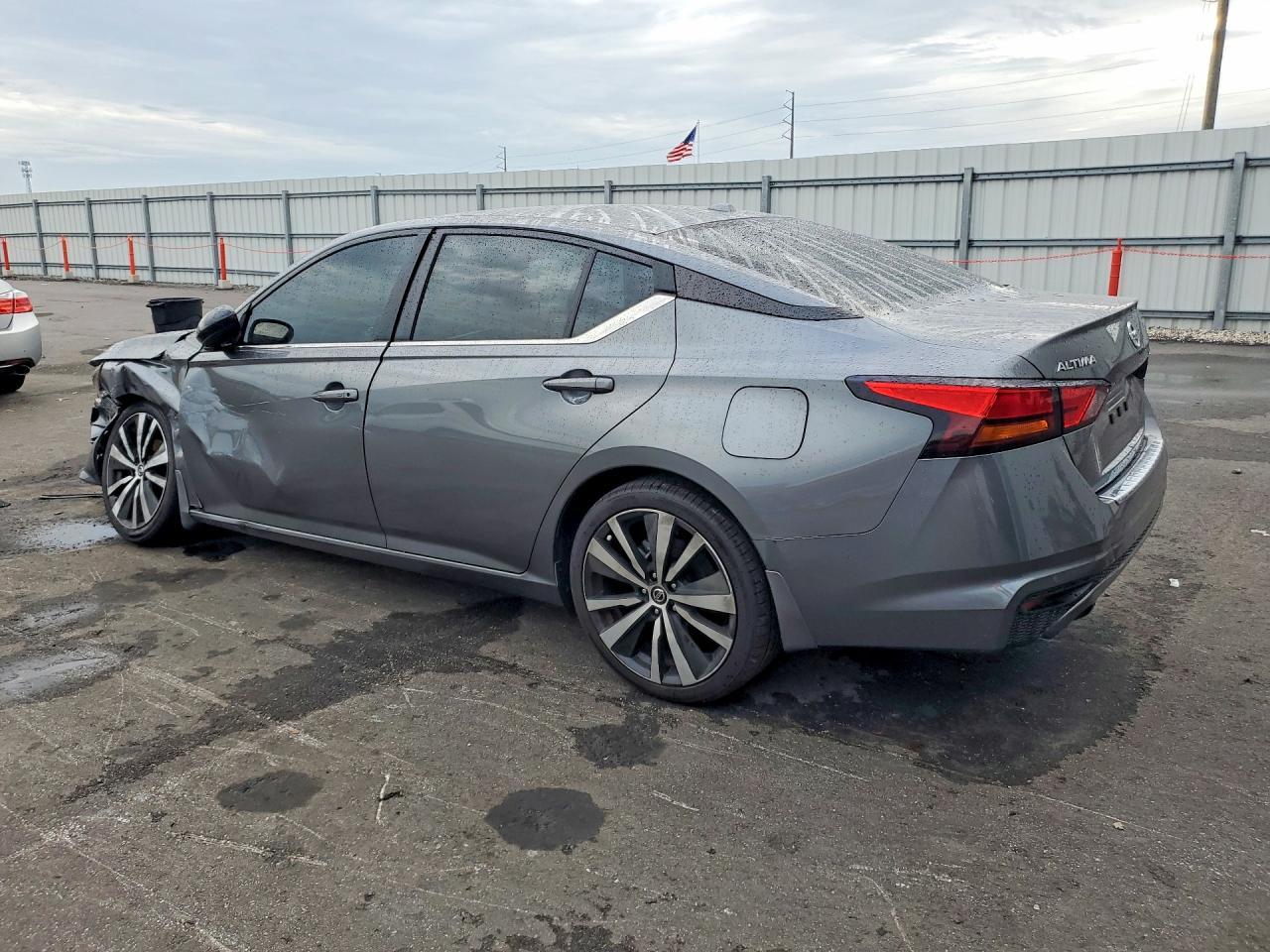 2022 Nissan Altima Sr - Фото 2