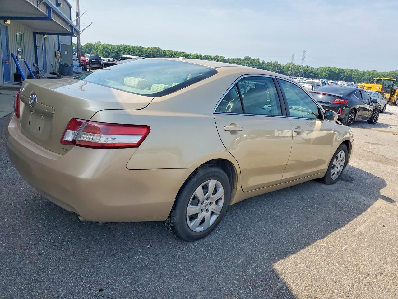 2011 Toyota Camry - Image 3