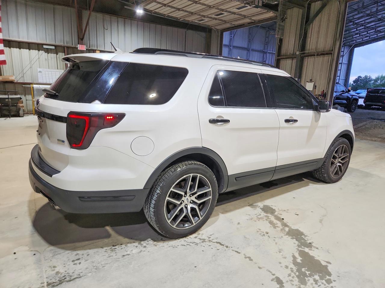 2019 Ford Explorer Sport - Image 3