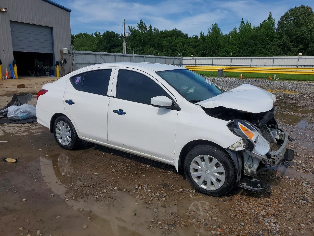 2017 Nissan Versa 1.6 S - Image 4