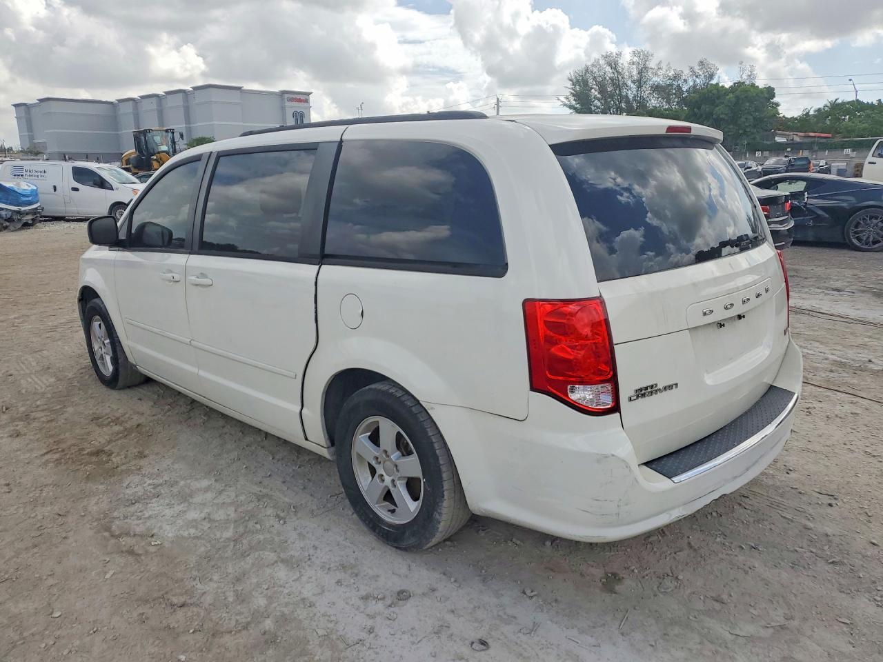 2012 Dodge Grand Caravan Sxt - Image 2