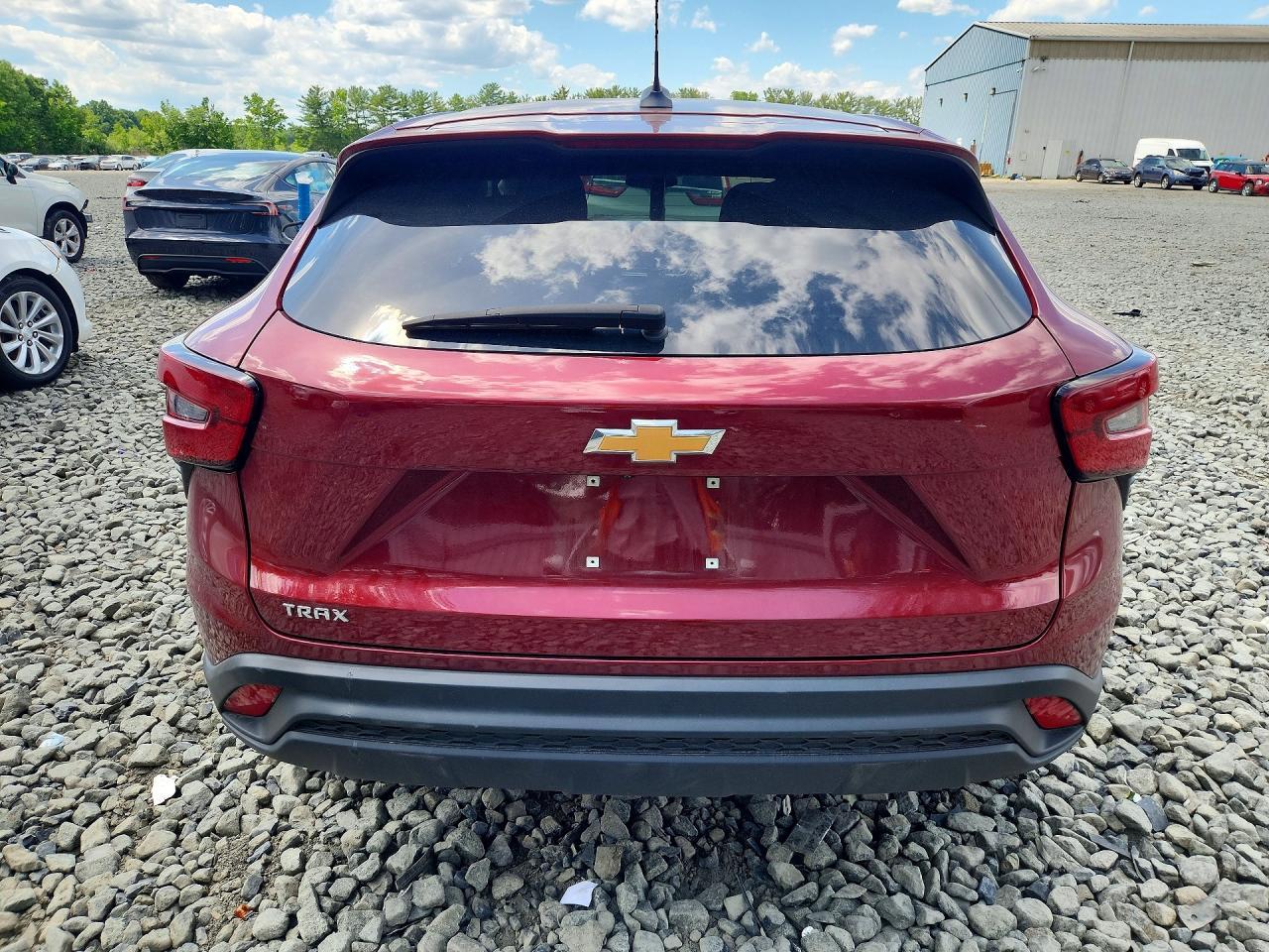 2025 Chevrolet Trax Ls - Image 6