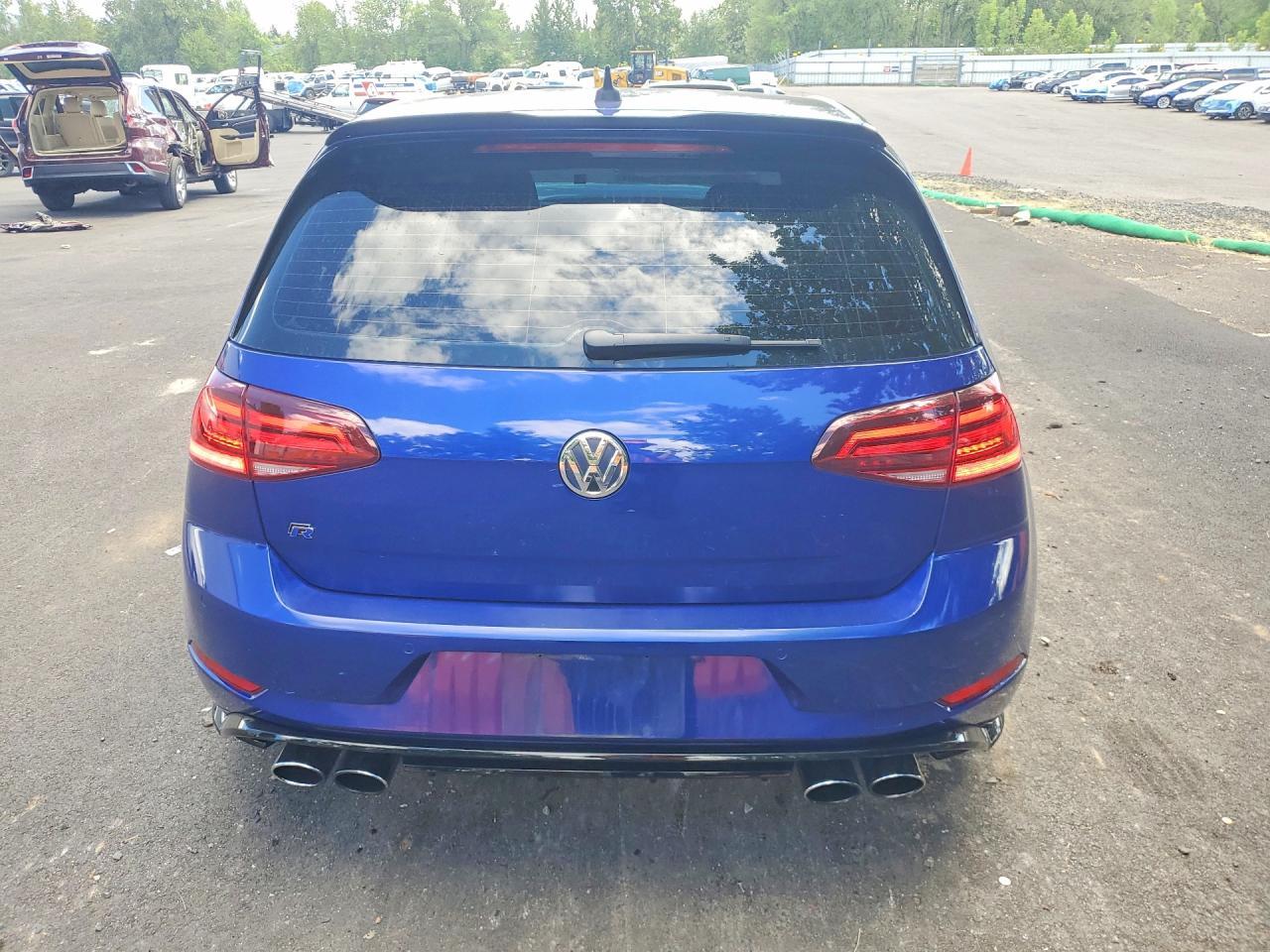 2018 Volkswagen Golf R - Image 6