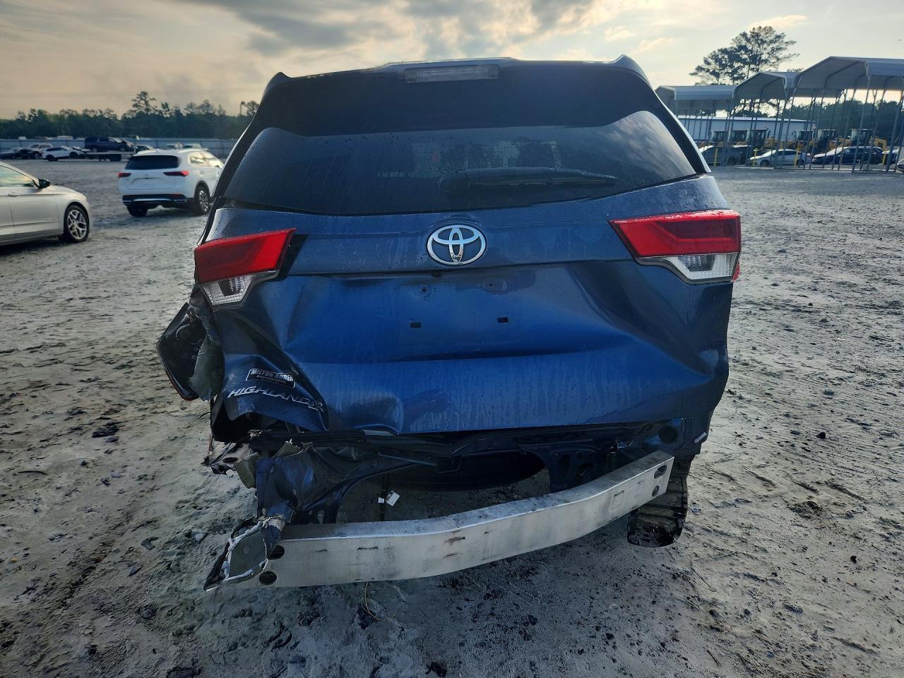 2017 Toyota Highlander Le - Фото 6
