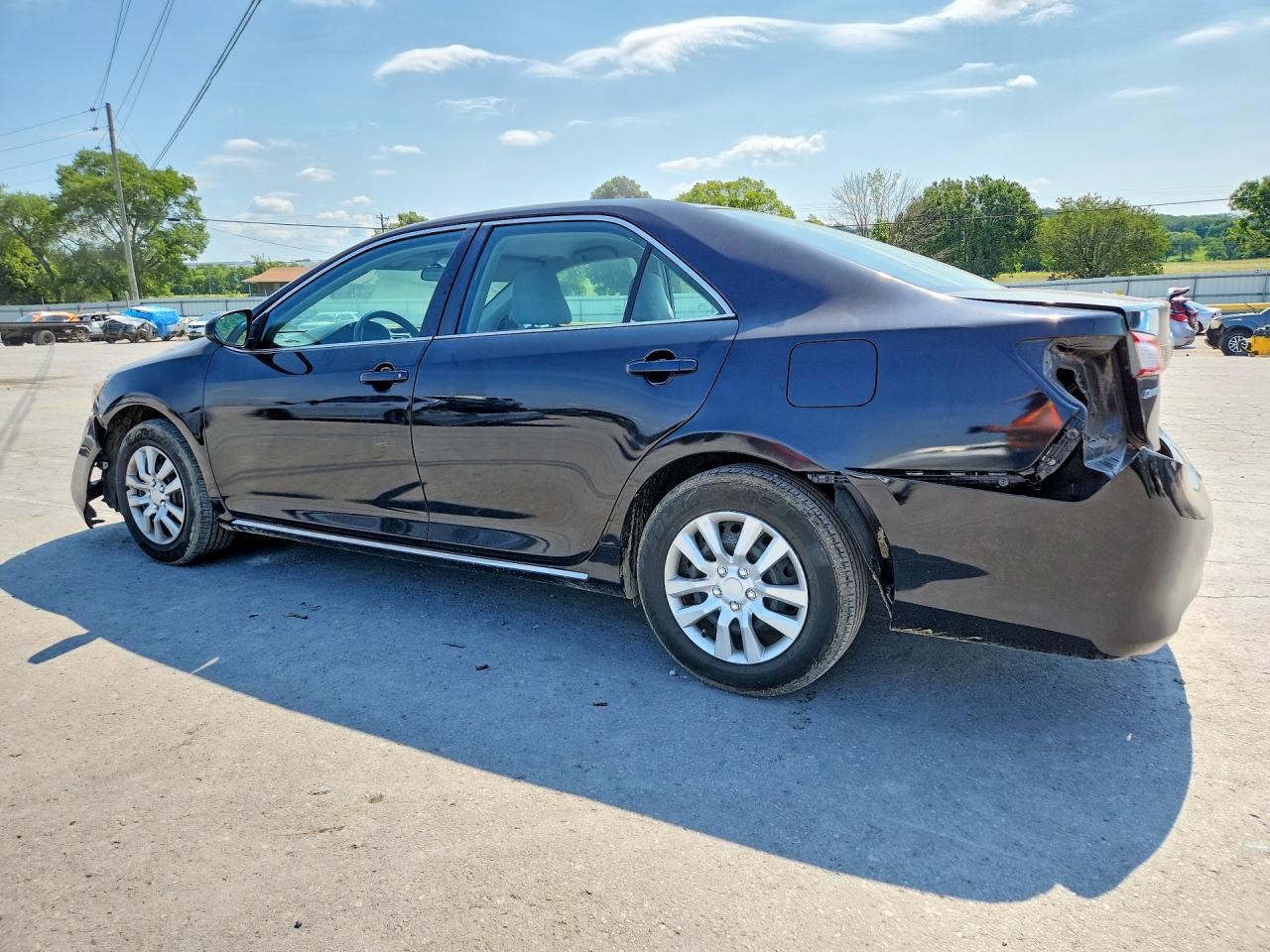 2012 Toyota Camry Le - Фото 2