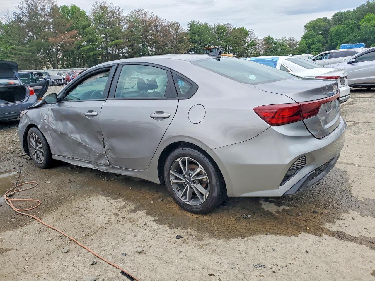 2023 Kia Forte Lxs - Image 2