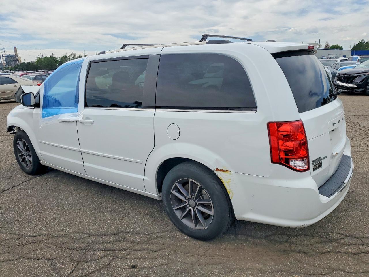 2017 Dodge Grand Caravan Sxt - Image 2