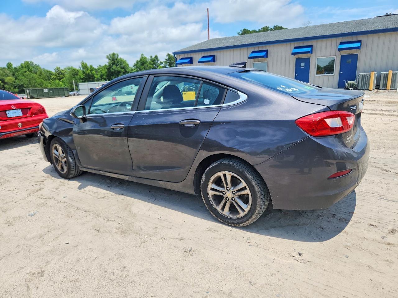 2017 Chevrolet Cruze Lt - Image 2