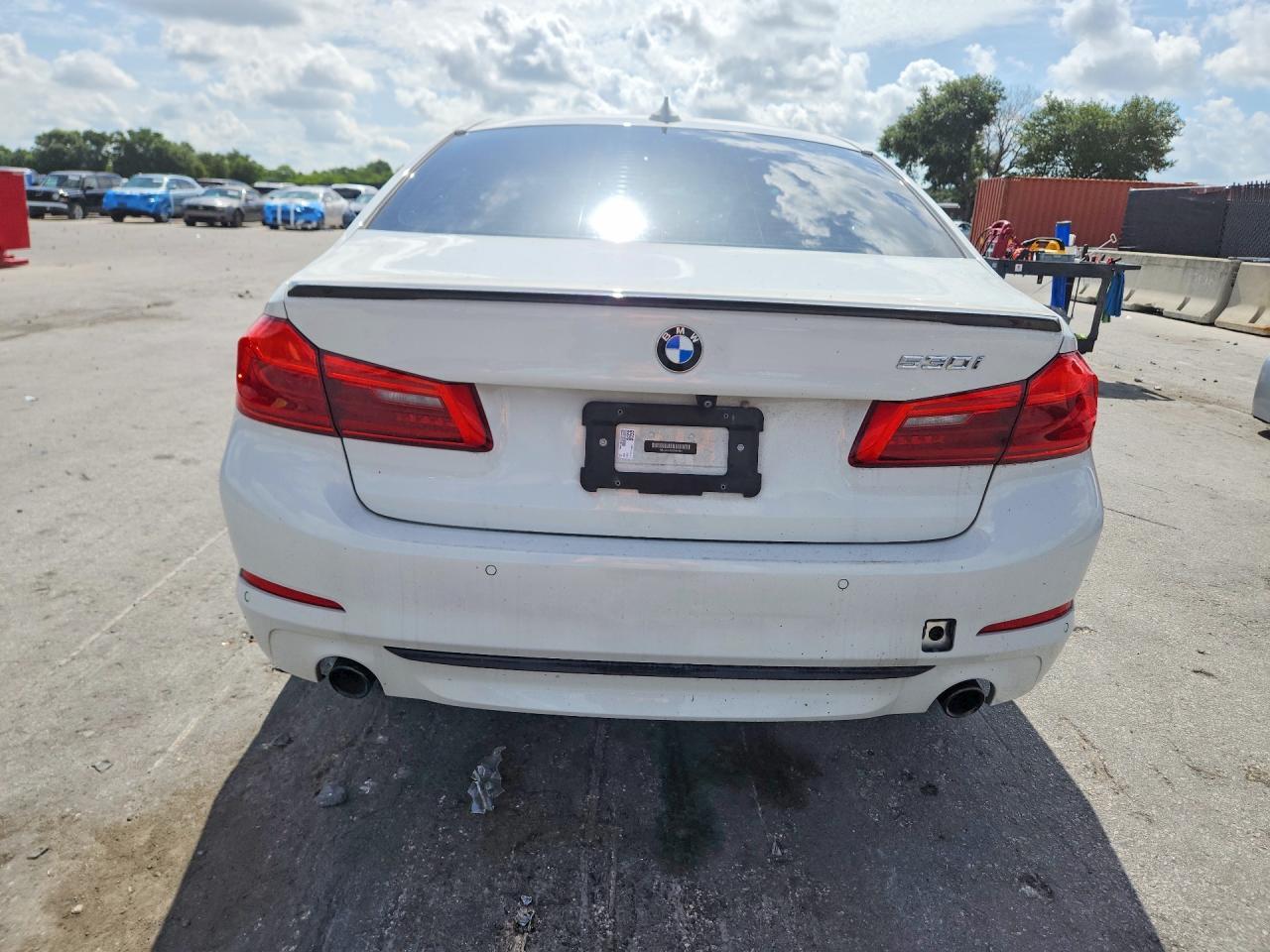 2019 BMW 530 I - Фото 6