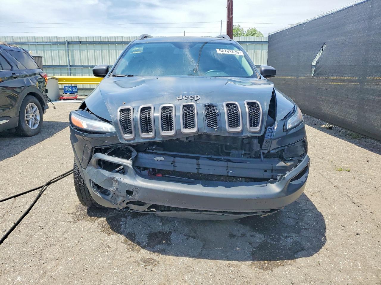 2016 Jeep Cherokee Trailhawk - Image 5