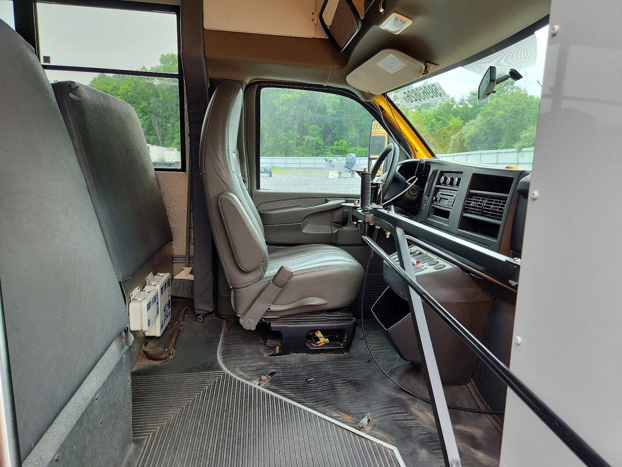 2014 Chevrolet Express G4 - School Bus - Image 5