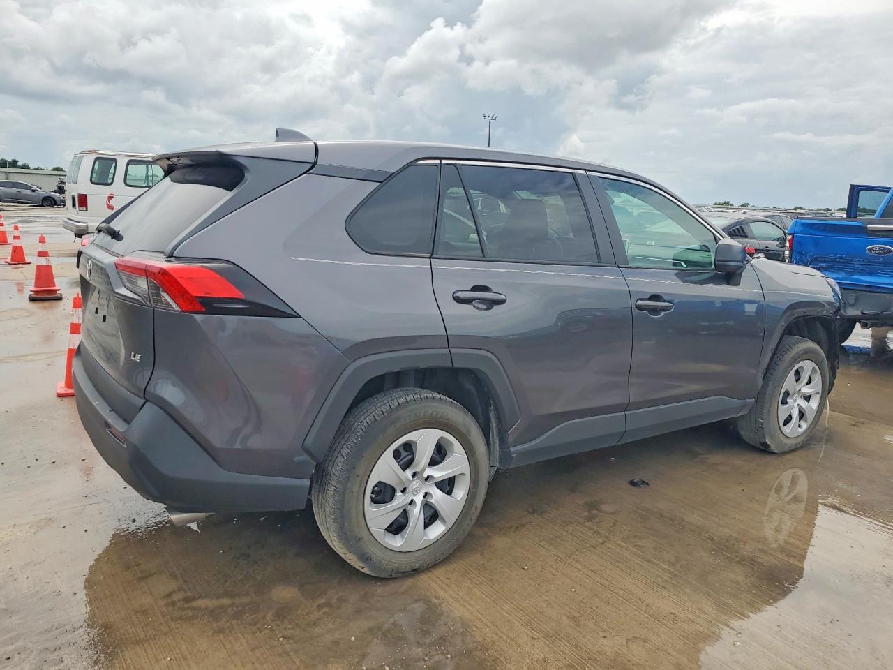 2024 Toyota Rav4 Le - Image 3