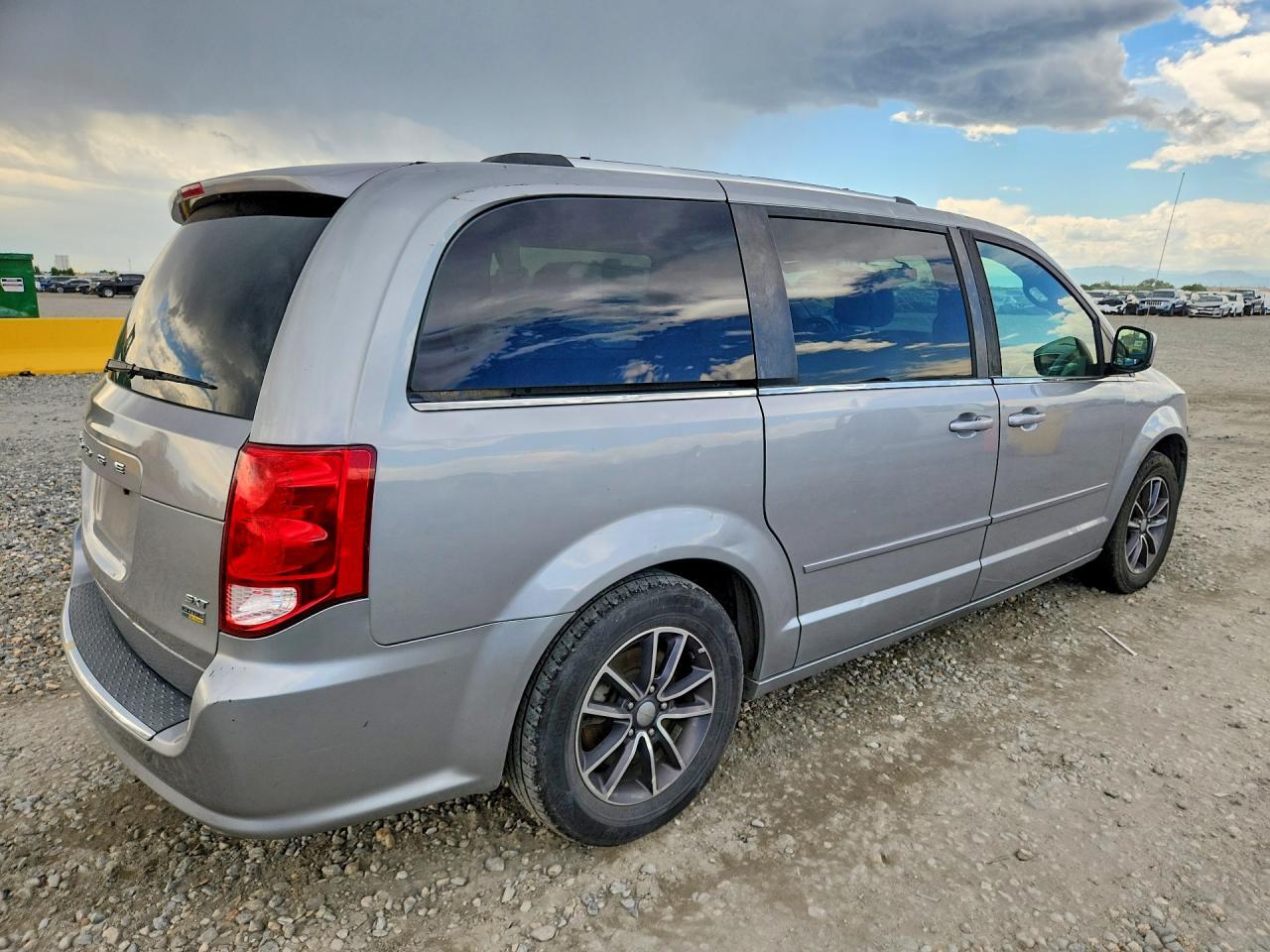 2017 Dodge Grand Caravan Sxt - Фото 3