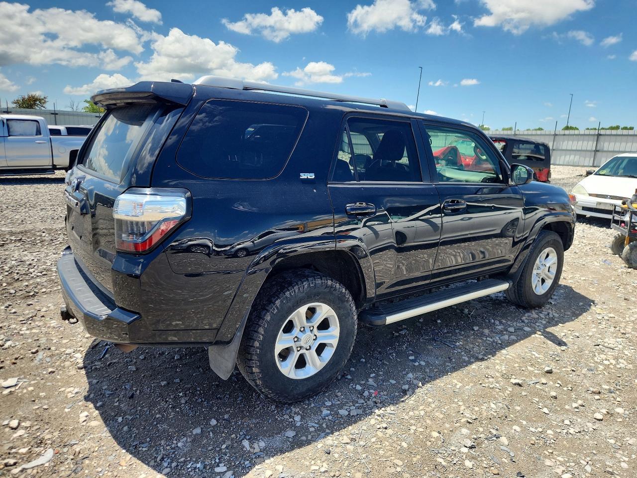2017 Toyota 4Runner Sr5 - Image 3