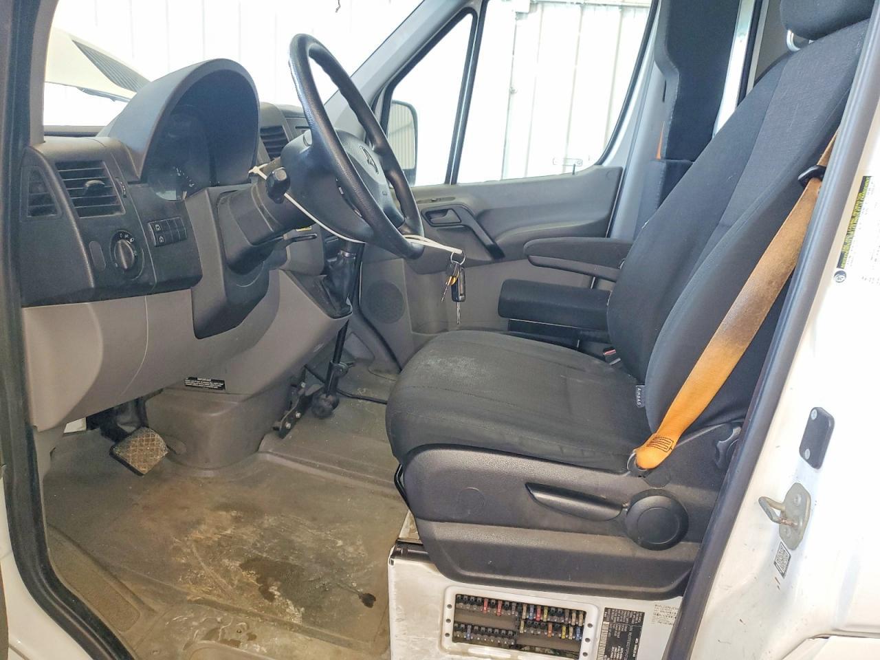 2016 Mercedes-Benz Sprinter 2500 Delivery Van - Image 7