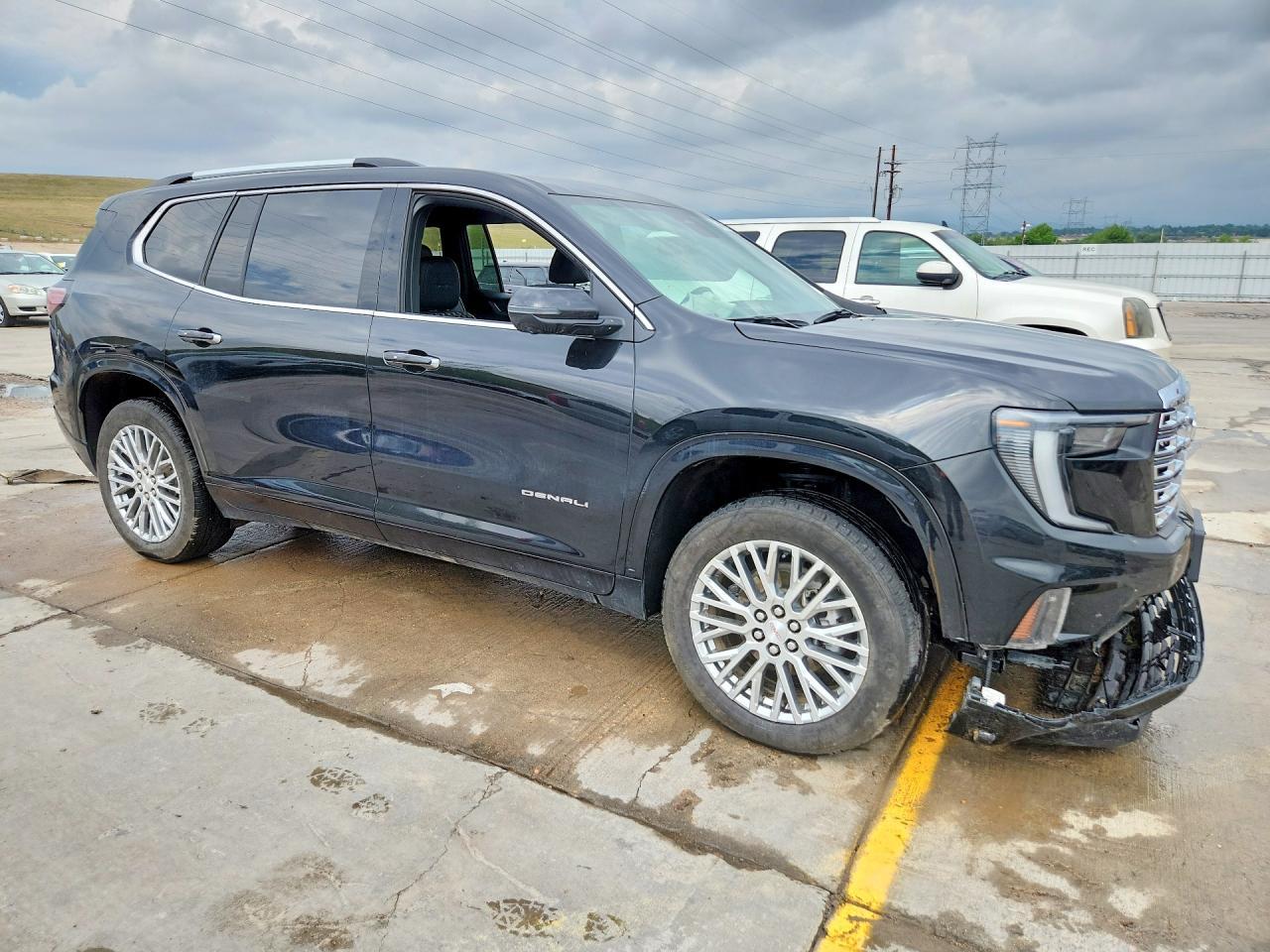 2025 GMC Acadia Denali - Image 4