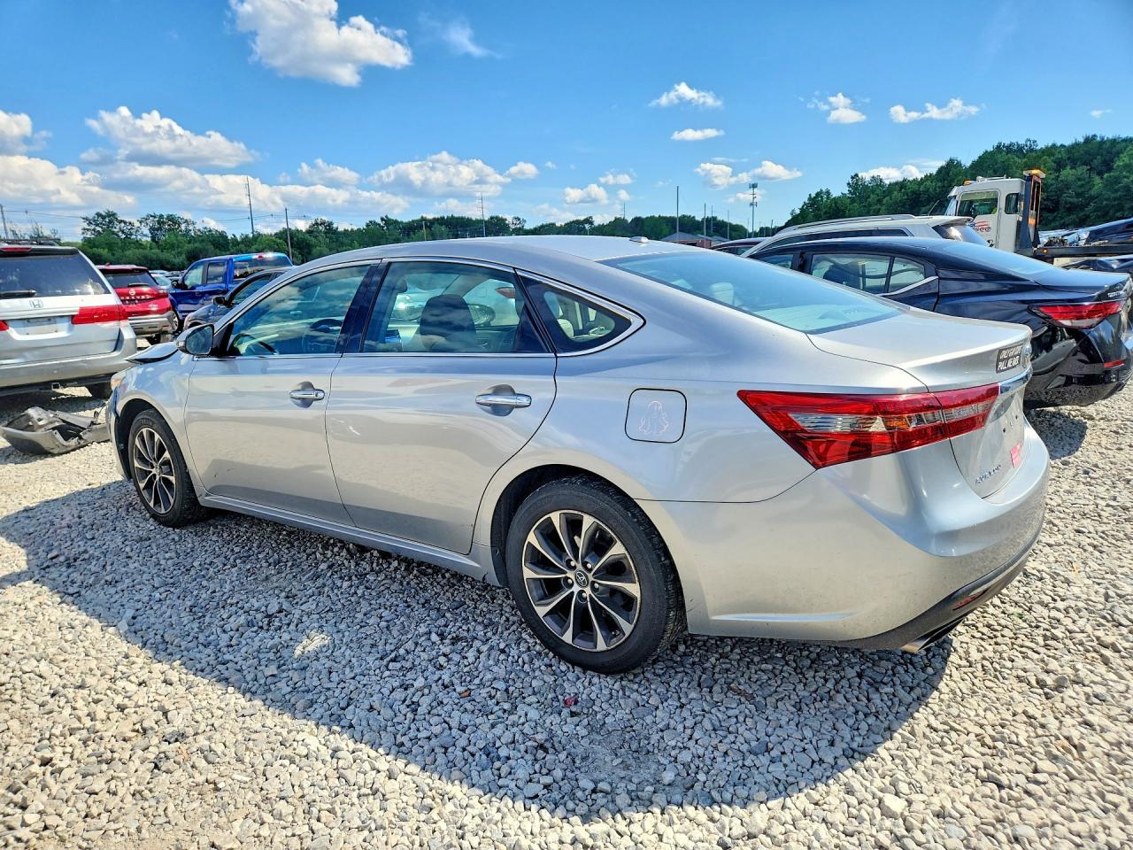 2016 Toyota Avalon Xle Premium - Image 2