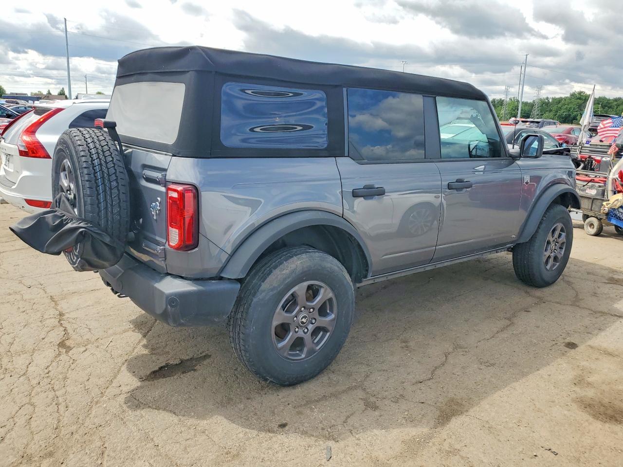 2023 Ford Bronco Base - Фото 3