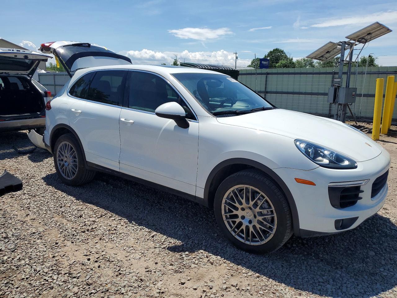 2016 Porsche Cayenne S - Image 4