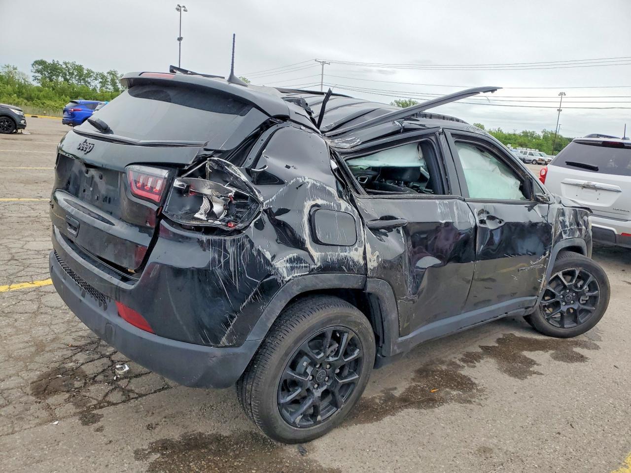 2025 Jeep Compass Latitude - Image 3