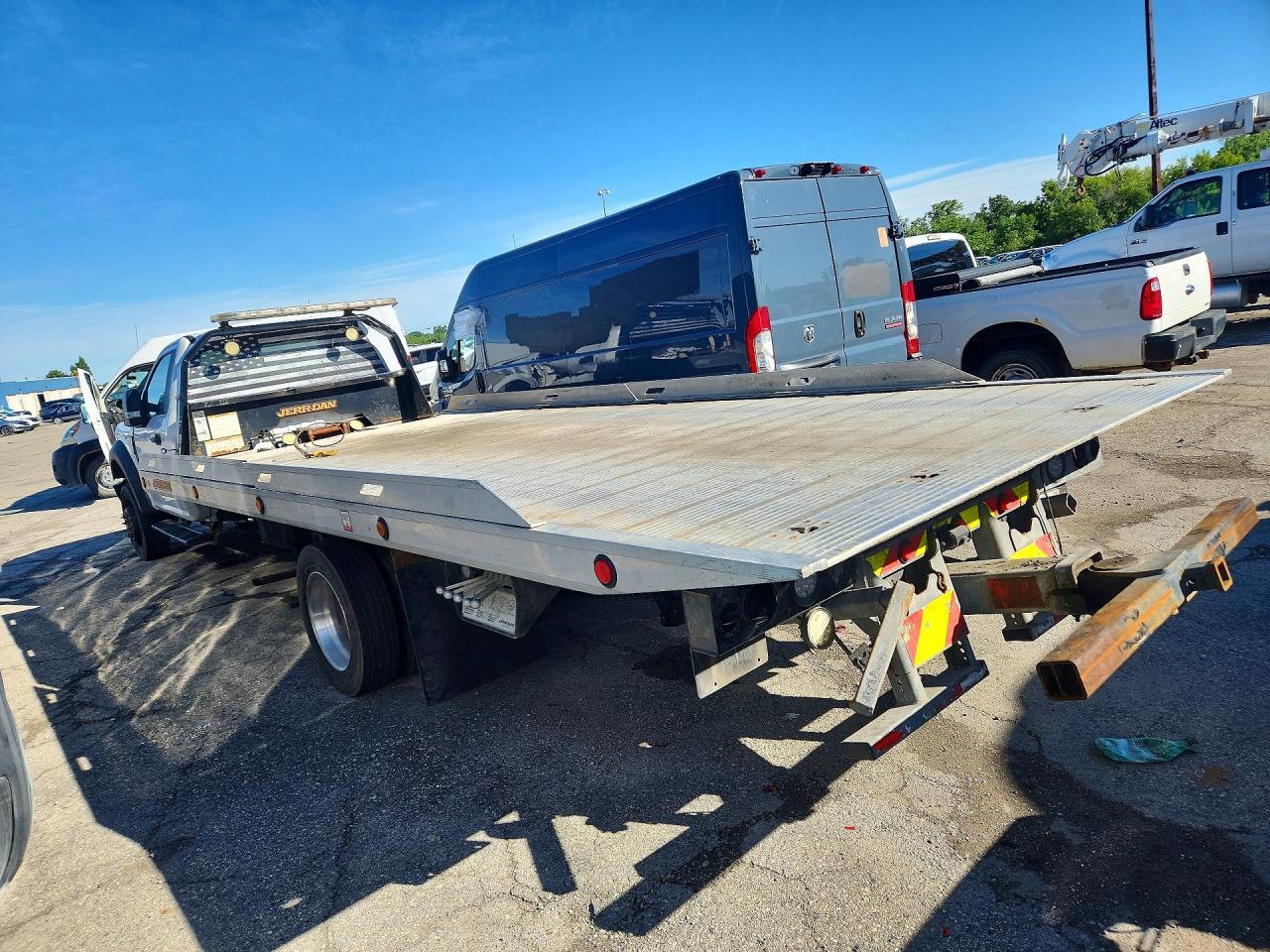 2018 Ford F550 Super Duty - Image 2
