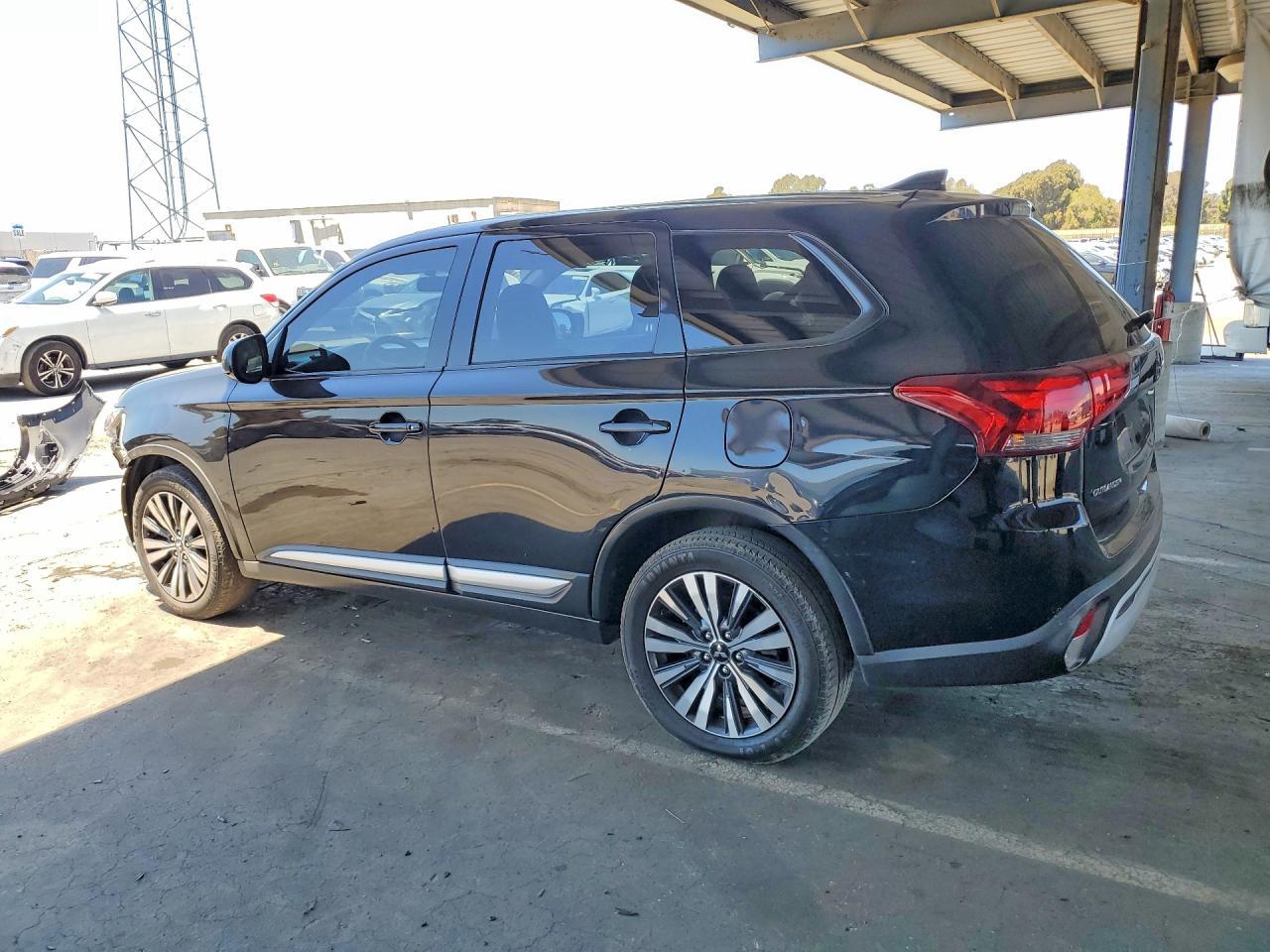 2020 Mitsubishi Outlander Es - Image 2