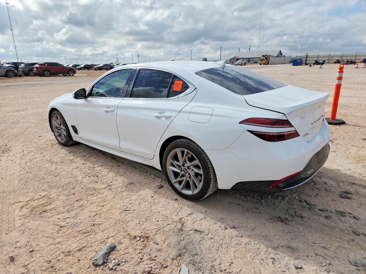 2022 Genesis G70 2.0T - Фото 2