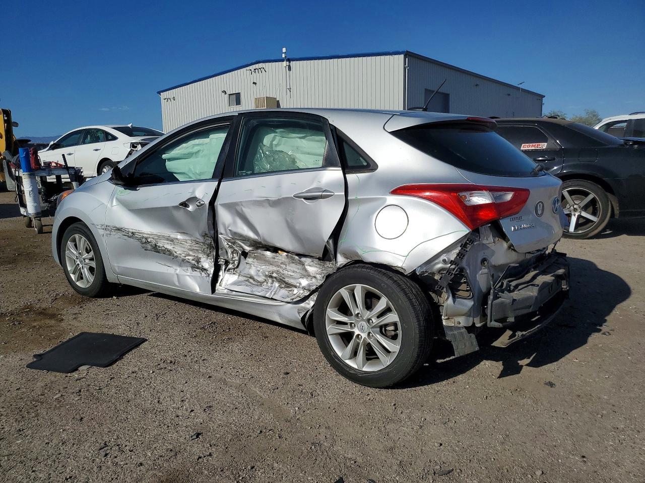 2014 Hyundai Elantra Gt Base - Image 2