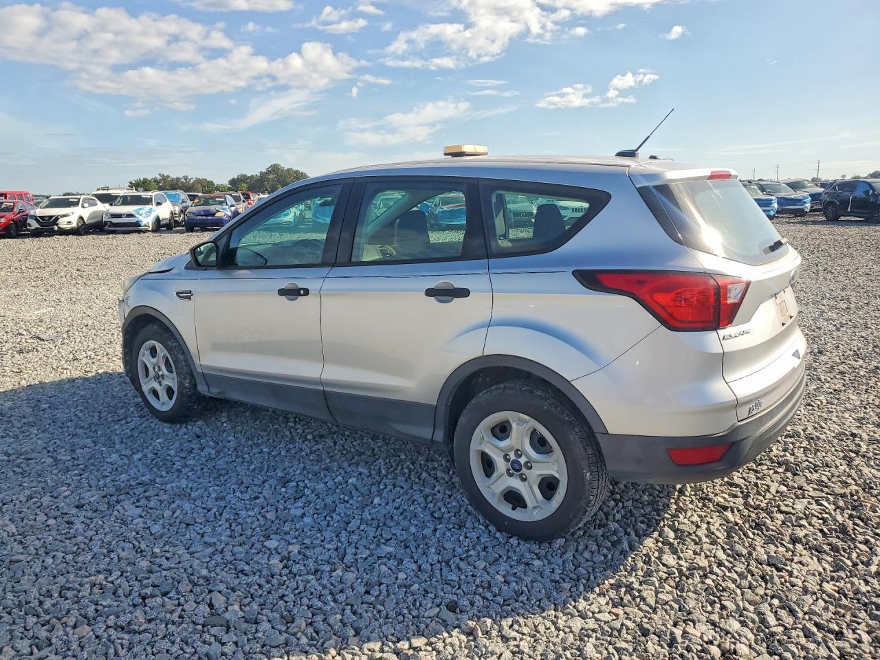 2019 Ford Escape S - Image 2