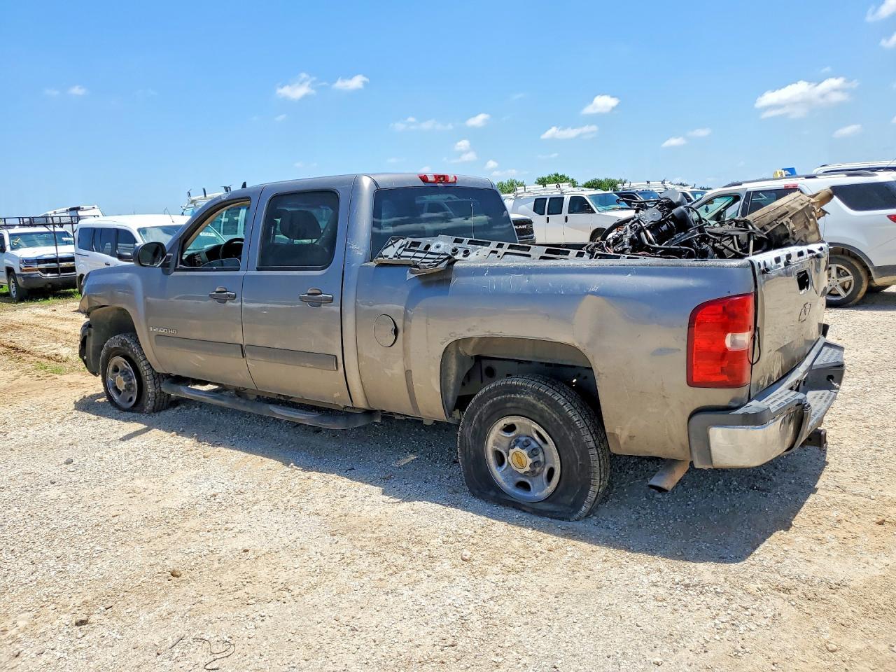 2007 Chevrolet Silverado C2500 Heavy Duty - Image 2