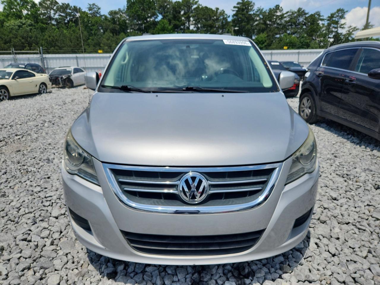 2011 Volkswagen Routan Sel - Image 5