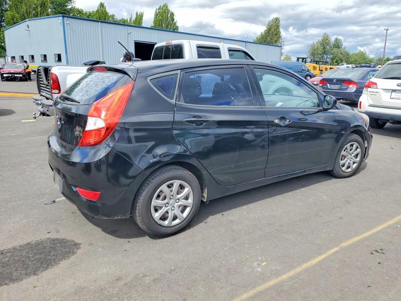 2013 Hyundai Accent Gs - Image 3