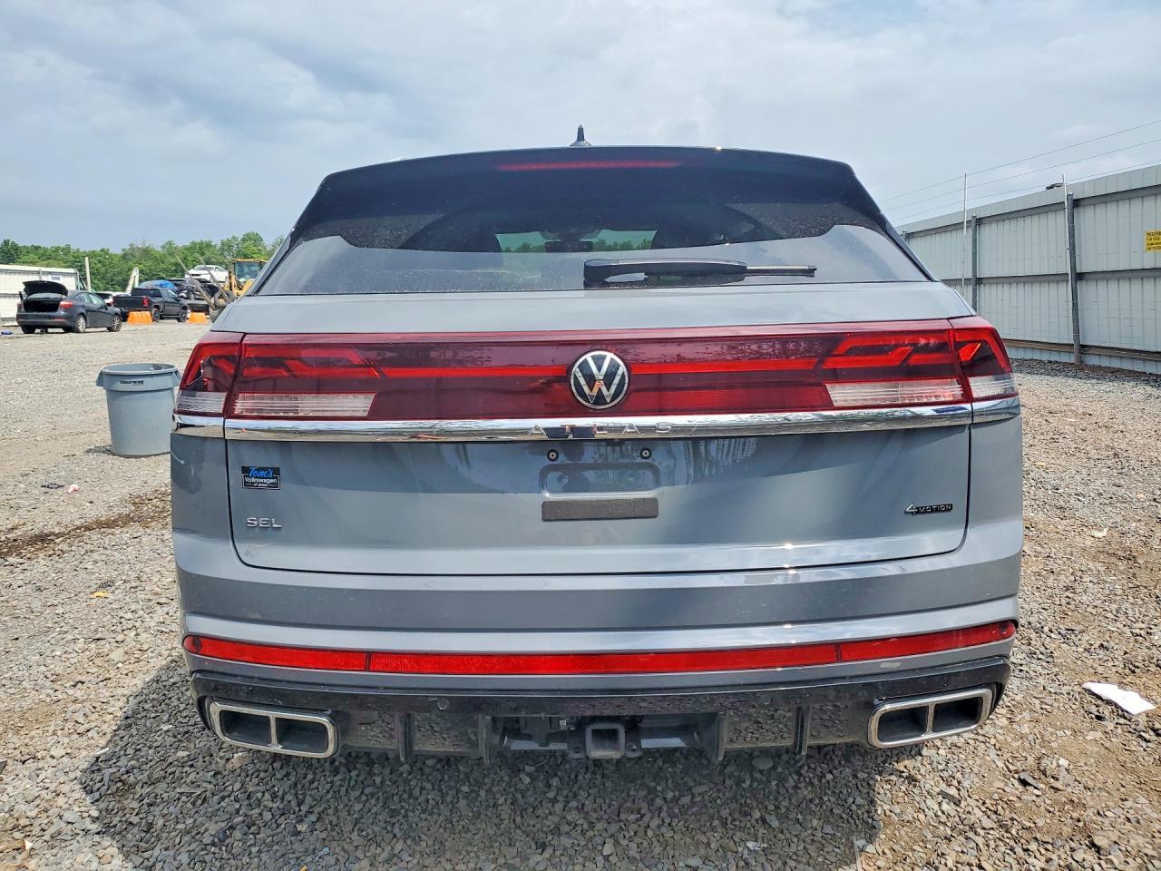 2024 Volkswagen Atlas Cross Sport Sel R-Line - Image 6