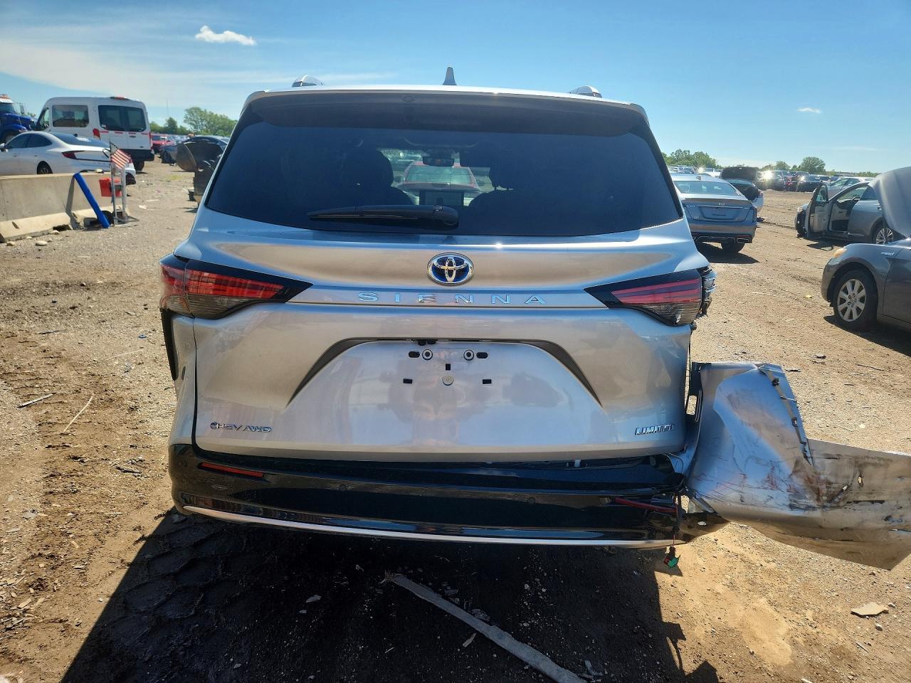 2025 Toyota Sienna Limited 7-Passenger - Фото 6