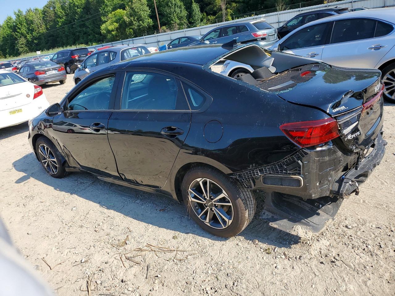 2023 Kia Forte Lxs - Image 2