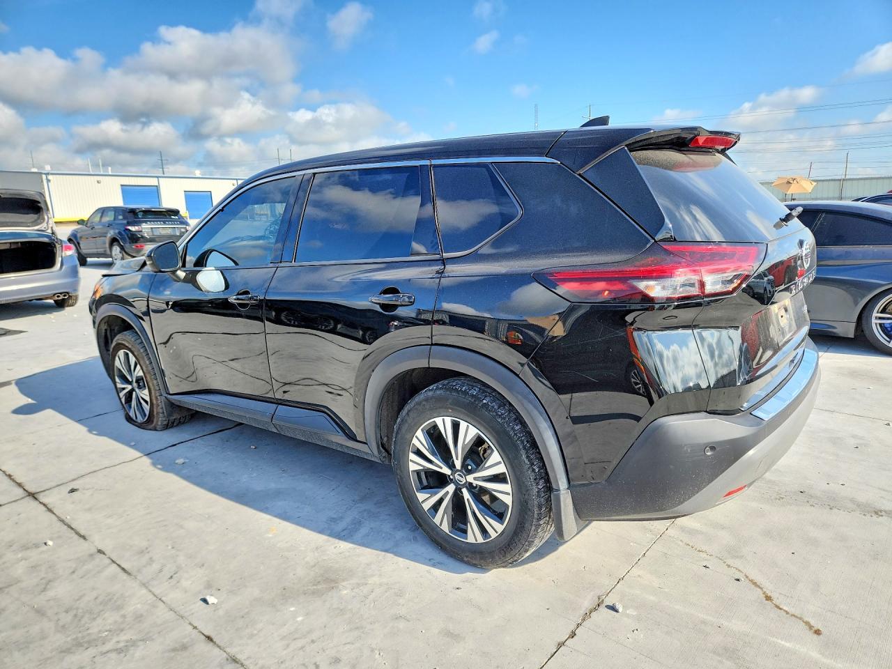 2021 Nissan Rogue Sv - Image 2