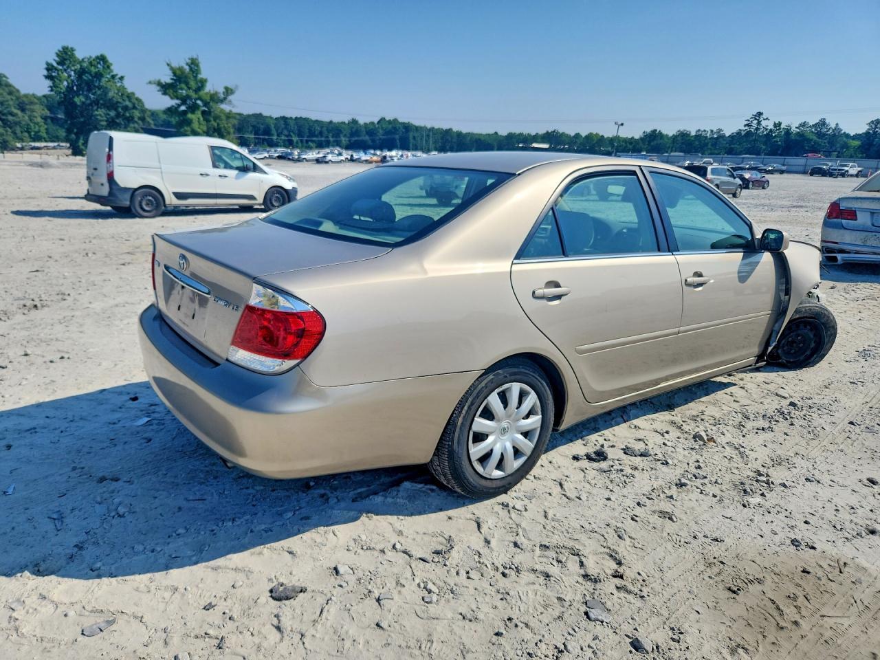 2005 Toyota Camry Le - Фото 3