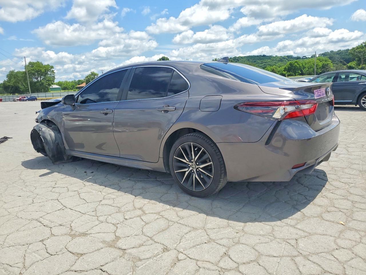 2021 Toyota Camry Se - Фото 2