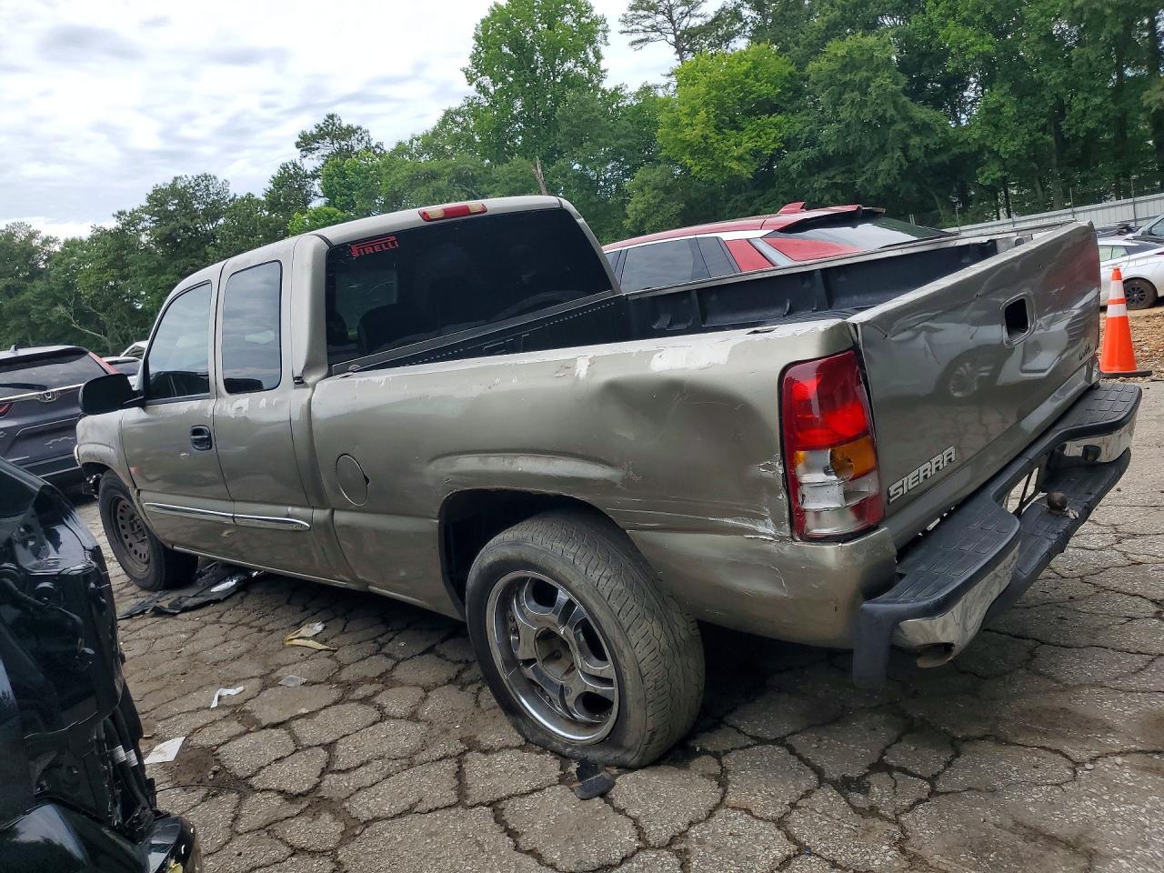 2003 GMC New Sierra C1500 - Фото 2