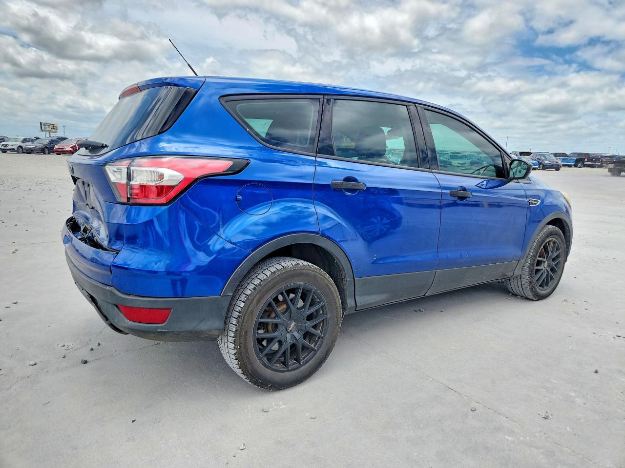 2017 Ford Escape S - Фото 3