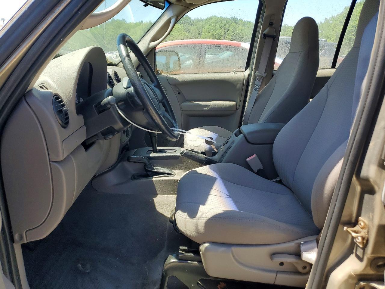 2004 Jeep Liberty Sport - Image 7