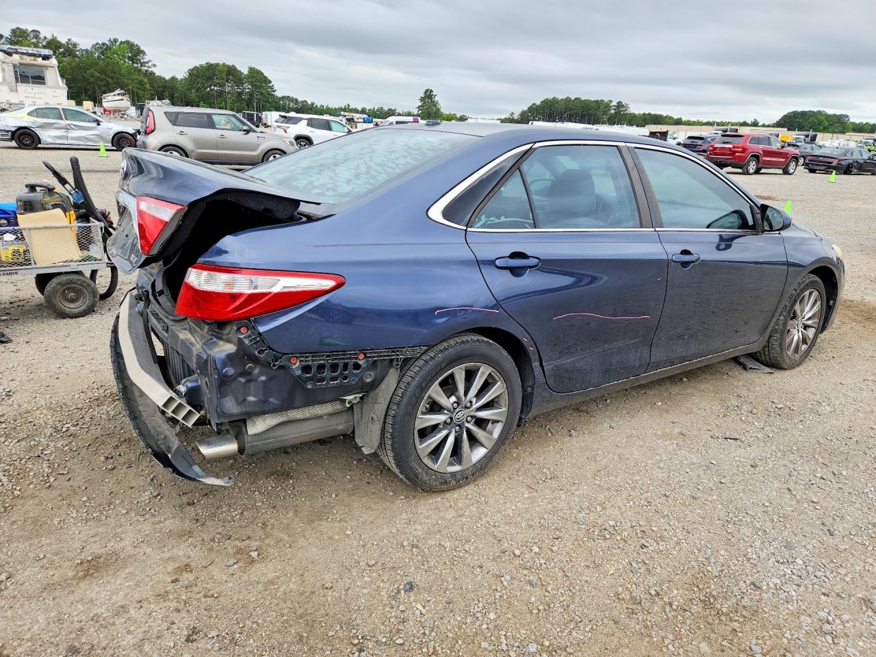 2016 Toyota Camry Xle - Фото 3