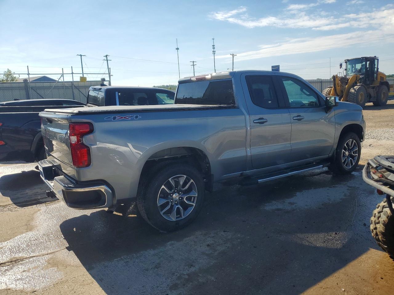 2025 Chevrolet Silverado K1500 Lt - Image 3