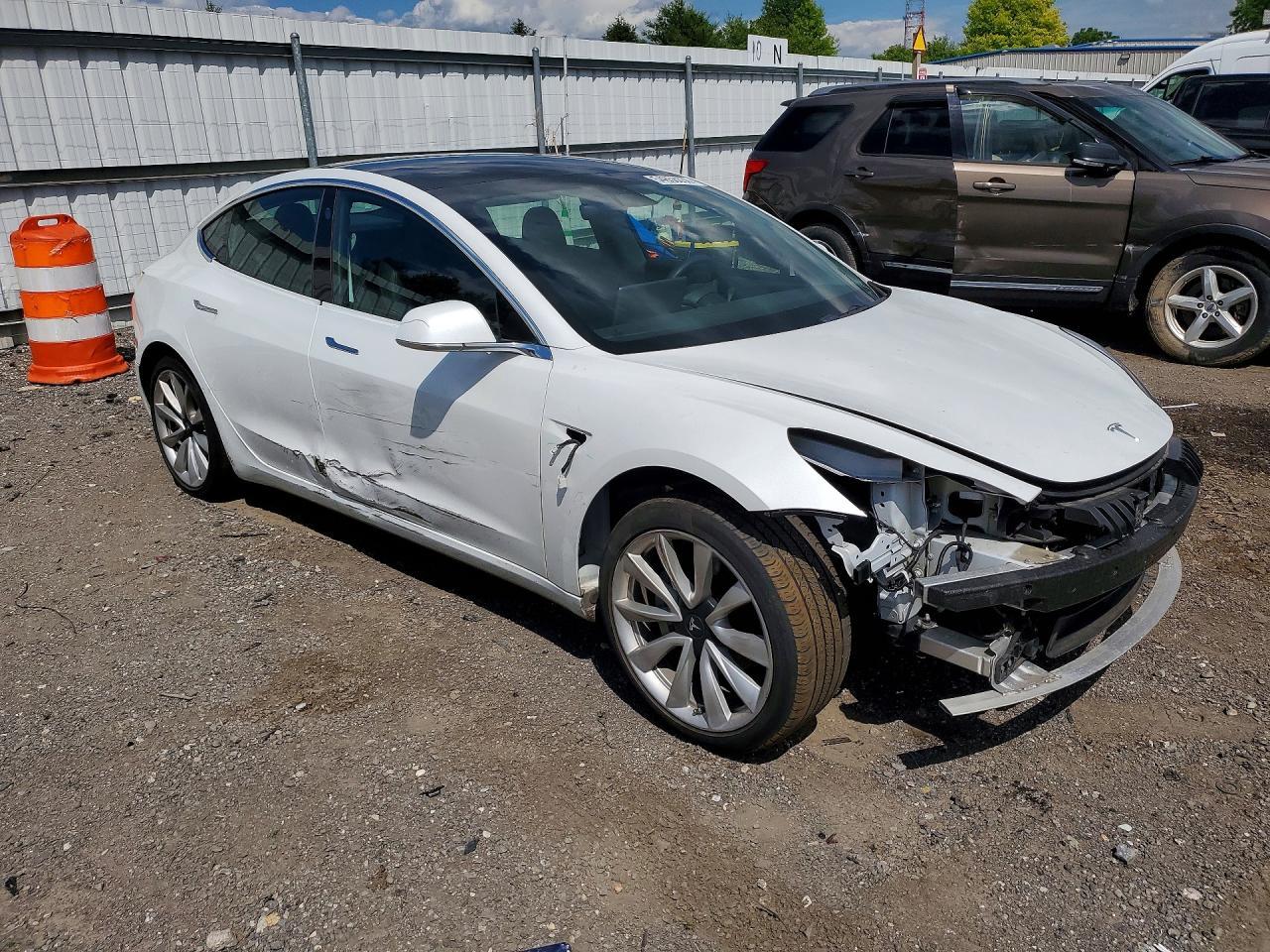 2019 Tesla Model 3 - Фото 4