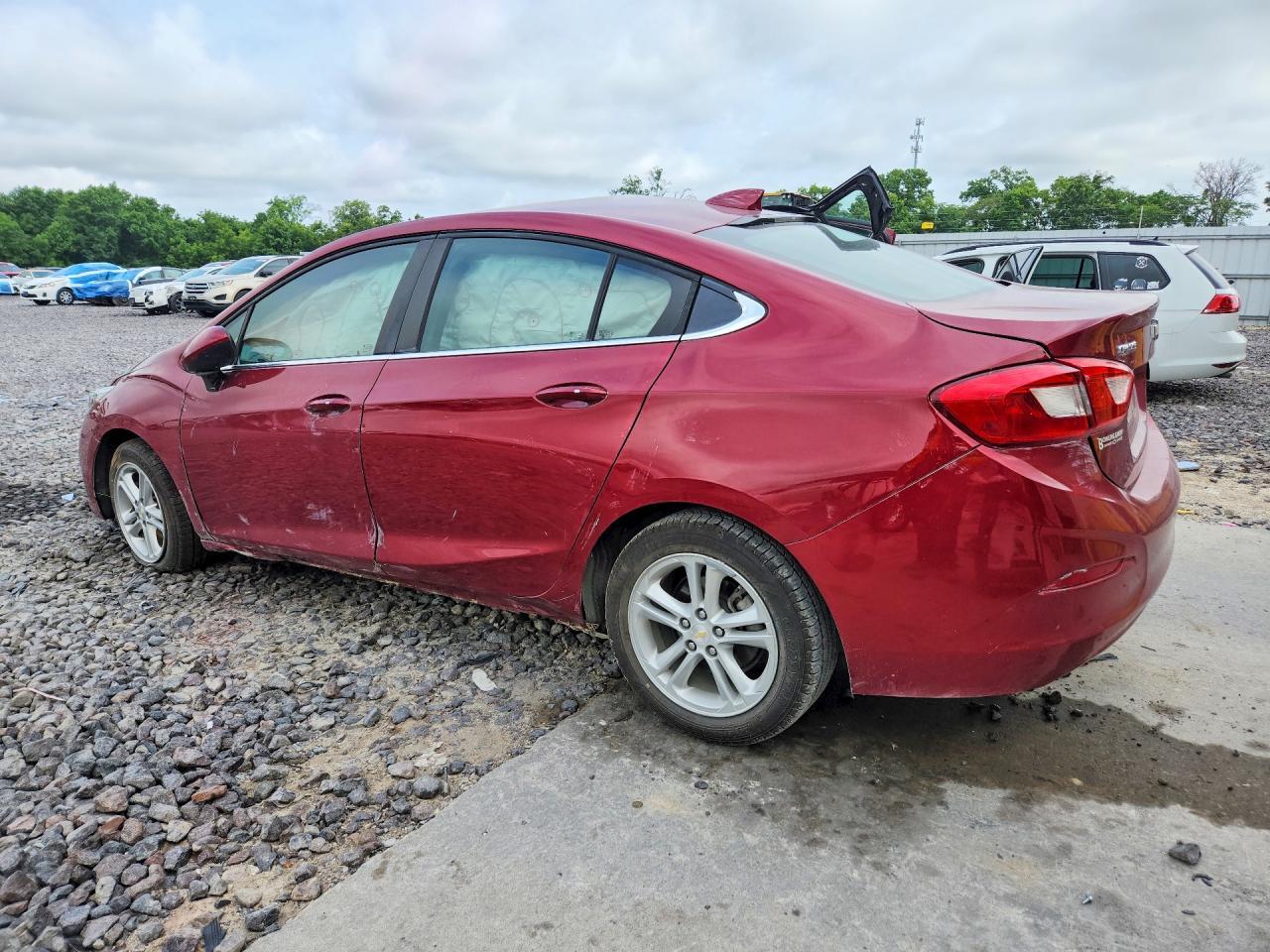 2018 Chevrolet Cruze 1Lt - Image 2