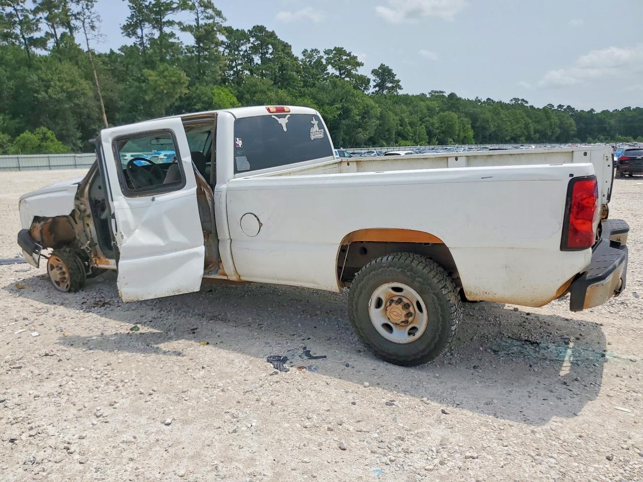 2007 Chevrolet Silverado C2500 Heavy Duty - Image 2