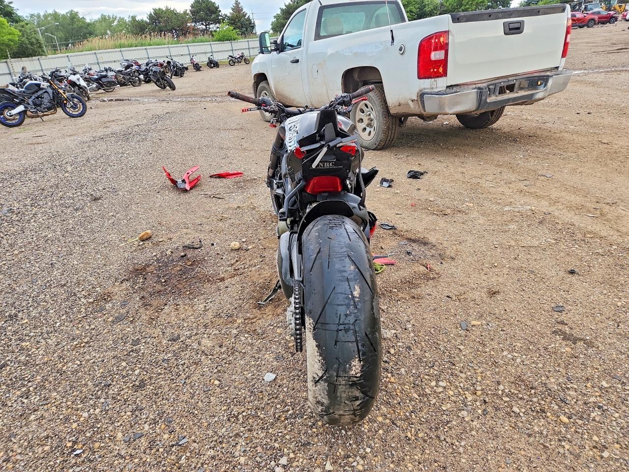 2021 Ducati Streetfighter V4 - Фото 4